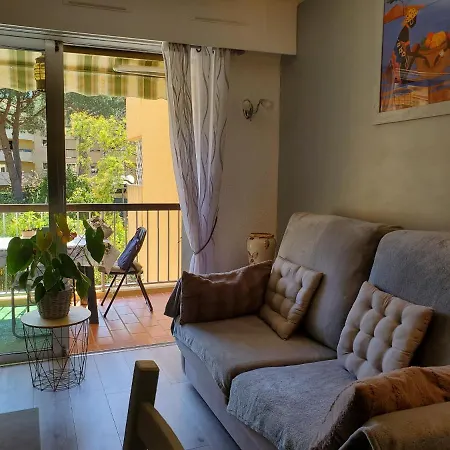 2 Pieces Climatise 4 Personnes Apartment *