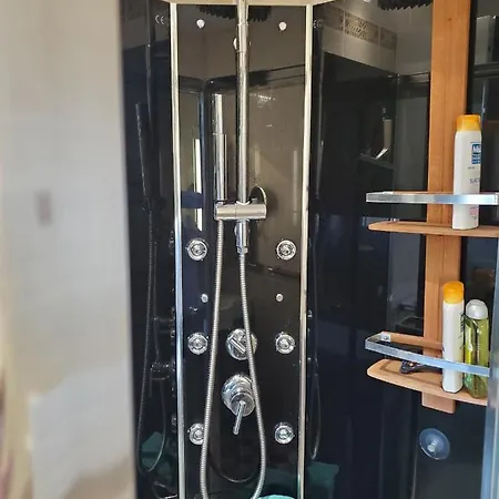 2 Pieces Climatise 4 Personnes Apartman