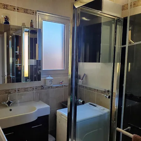 2 Pieces Climatise 4 Personnes Apartment *